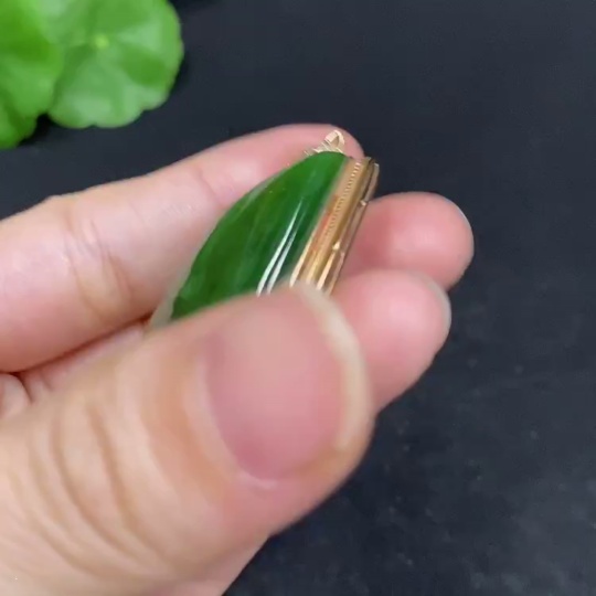 H32814224 Hetian Jade Inlaid Plain Pendant with 18K Gold and Diamonds, Total Weight Approx. 15.3g