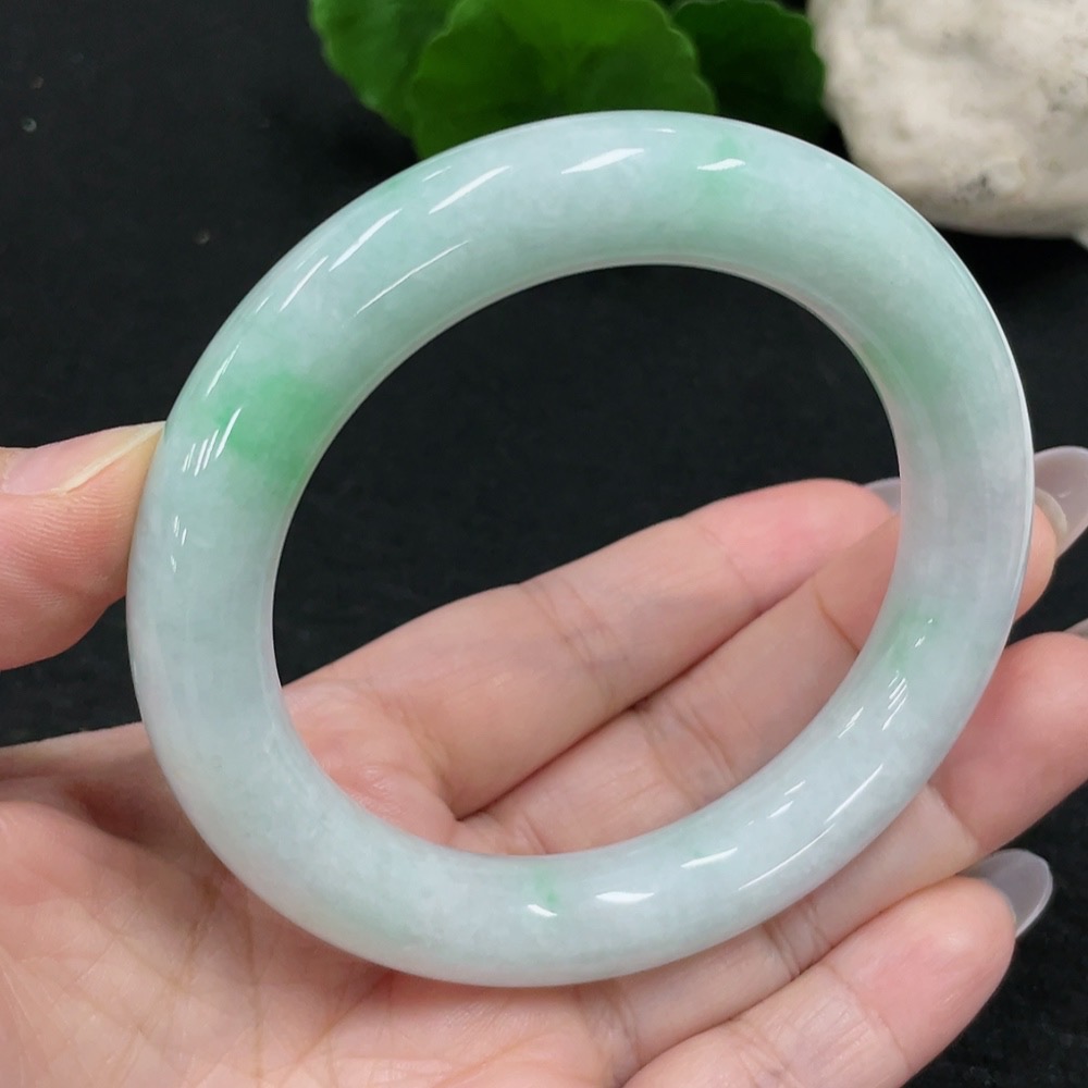 F32709551 JadeiteRound Bangle, 57.4 Inner Diameter, Approx. 77.6g Total Weight