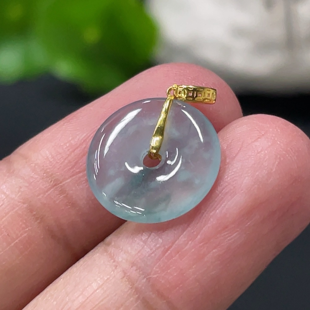 F27070049 Jadeite Safety Pendant with 18k Gold Clasp, Total Weight Approx. 1g