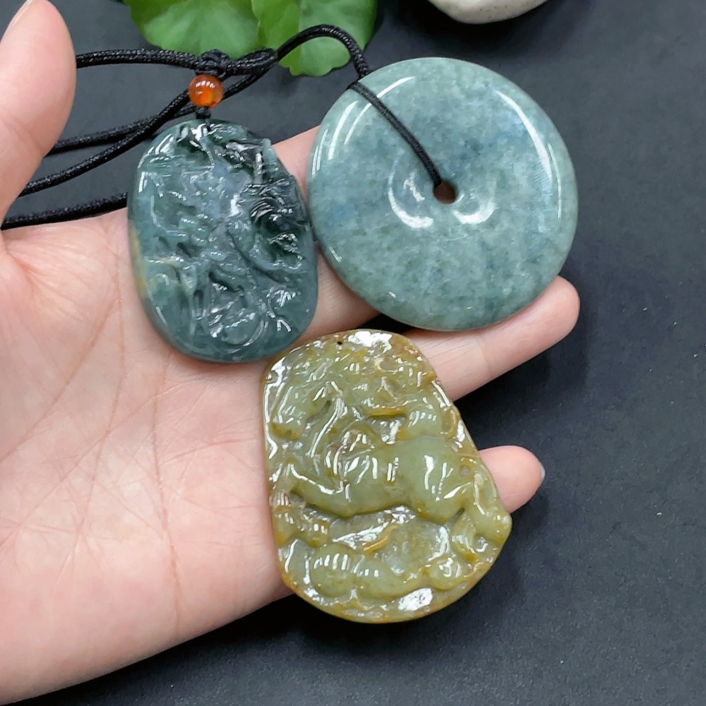 F18988878 Jadeite Pendant