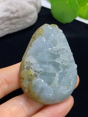 F46572137 翡翠山水挂件 货品总重约44.95克 颜色成因未定