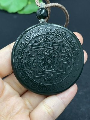H46559777 和田玉挂件   仿古牌    货品总重约（含绳）47.7g