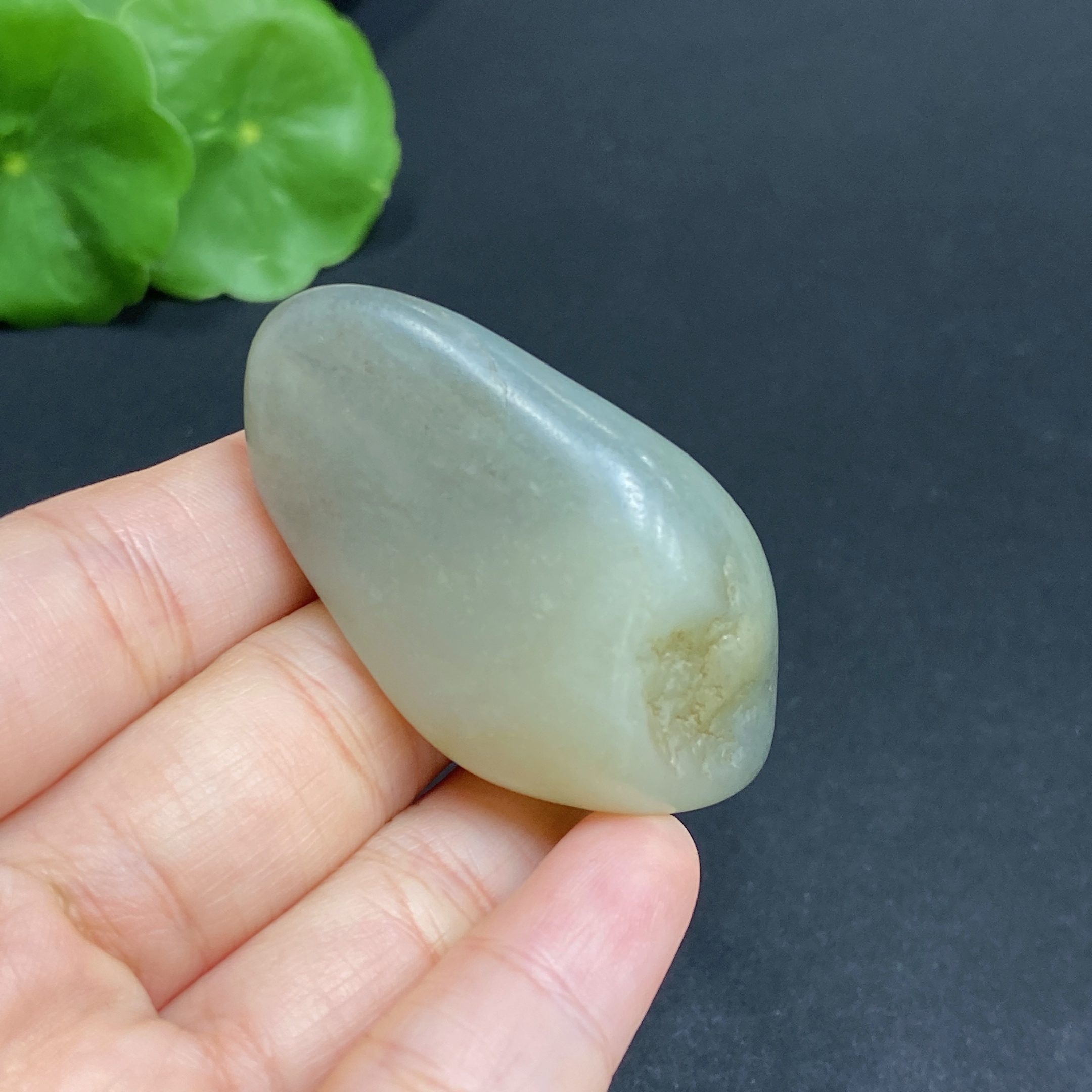 H31666978 Hetian Jade Total weight approx. 41g Undetermined skin color origin