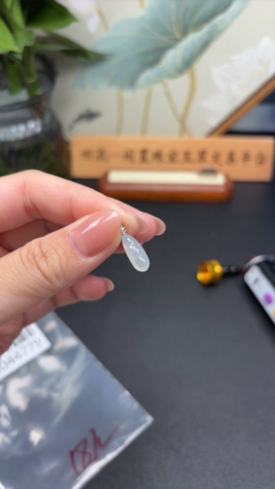 F34044779 Jadeite Fu Dou Pendant 18k Total Weight Approx. 0.79g