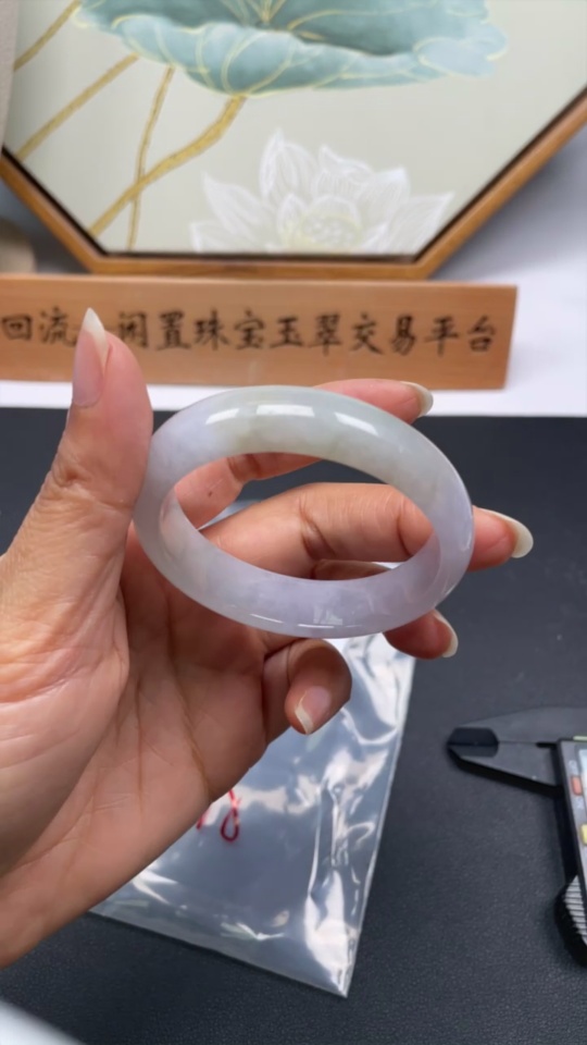 F33857525 Jadeite Concubine Bracelet Size 50/44.6 Total Weight Approx. 39.6g