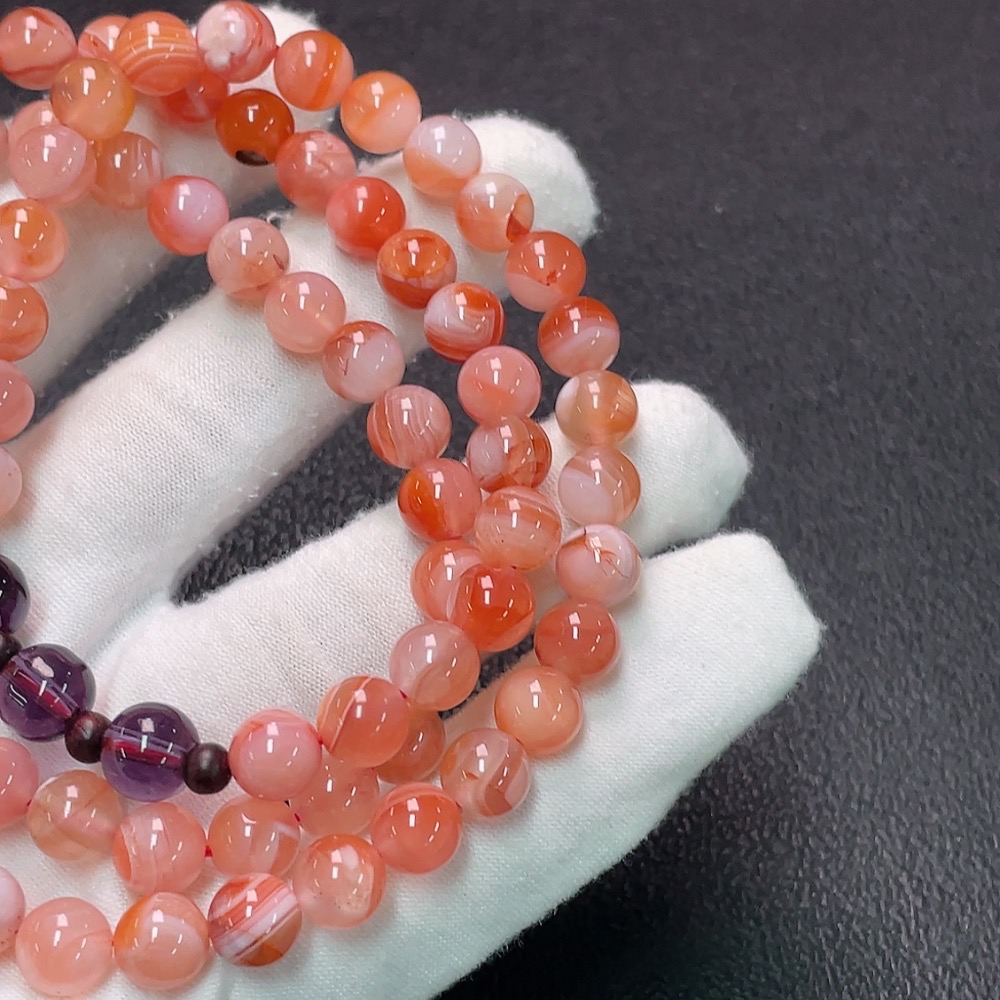 C34038038 South Red Agate Bead Strand with Visible Organic Matter, Non-Natural Accent Stones, Total Weight Approx. 52.91g, Bead Size ~7.7mm