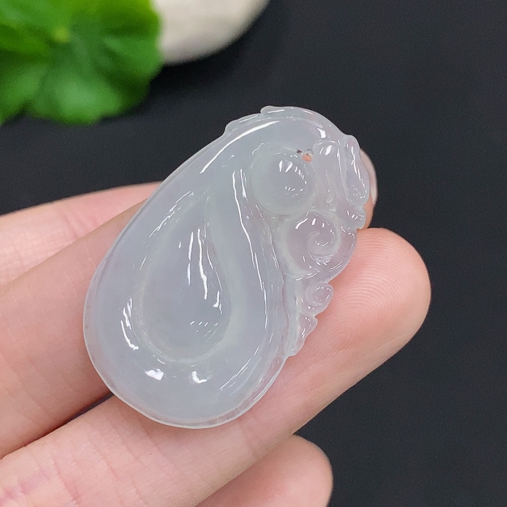 F35124816 Jadeite Fu Bei Pendant, total weight approximately 6.1 grams
