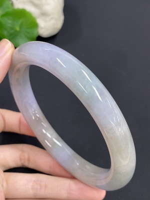 F46555764 翡翠圆条手镯 货品总重量约116克 圈口76
