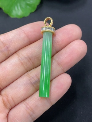 F44323860 翡翠镶嵌吊坠  18k金镶 配镶钻石 货品总重约4.97g