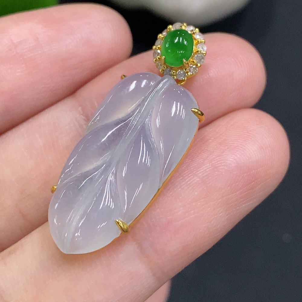 F30528796 Jadeite Leaf Inlaid Pendant 18K Gold Total Weight Approx. 3.6g