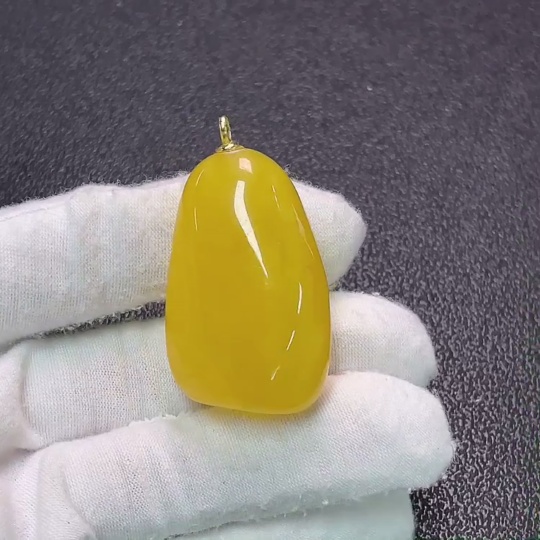 C34990311 Amber Beeswax Pendant Non-Gold Total Weight Approx. 10.65g