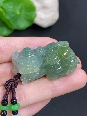 F46555039 翡翠貔貅挂件 货品总重量约27.6克（含绳重）