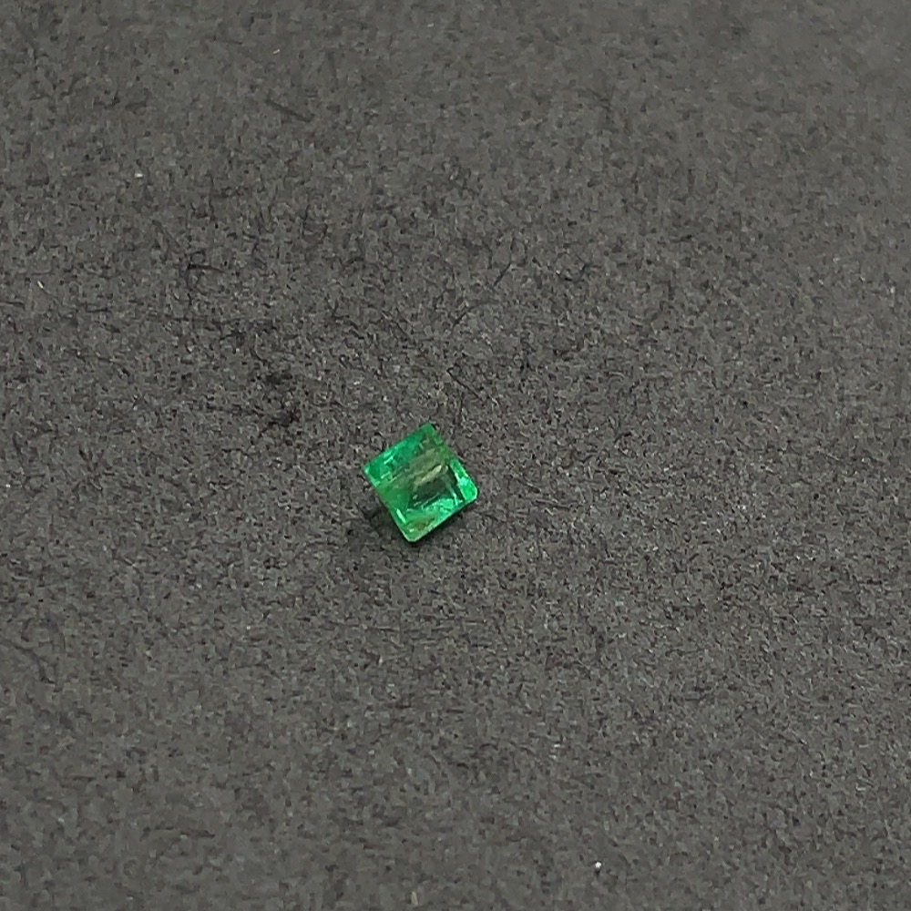 C32785730 Emerald Rough Stone, Clarity Enhanced, Total Weight Approx. 0.34 Carat