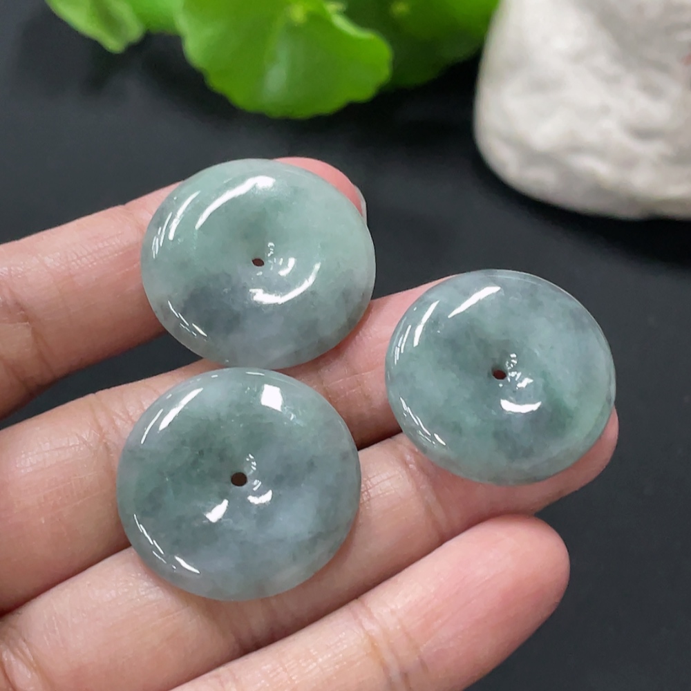 F33875320 Jadeite Peace Knot Pendant