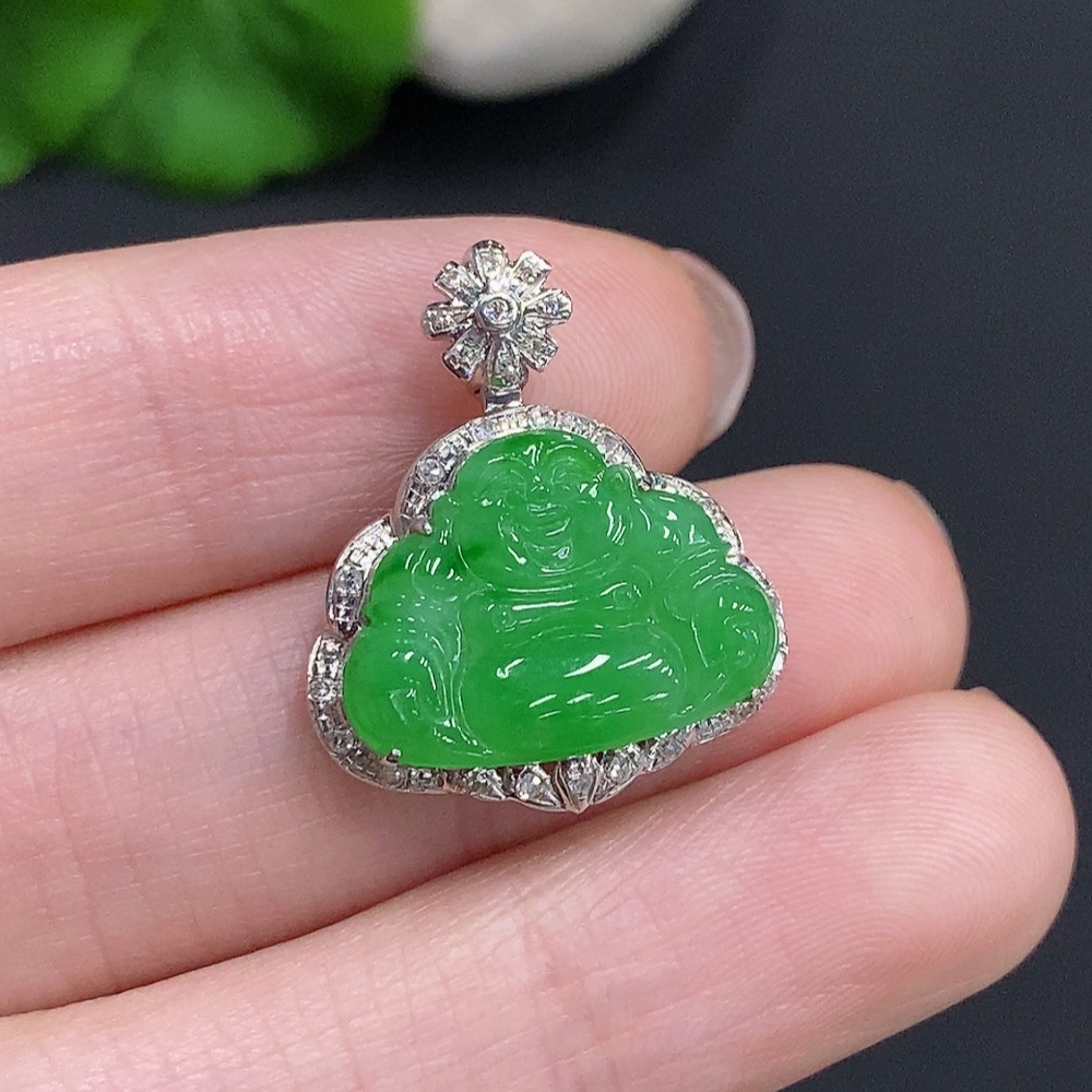 F35124895 Jadeite Buddha Pendant with 18K Gold Setting, Total Weight Approx. 2.7g (Diamond Accented)