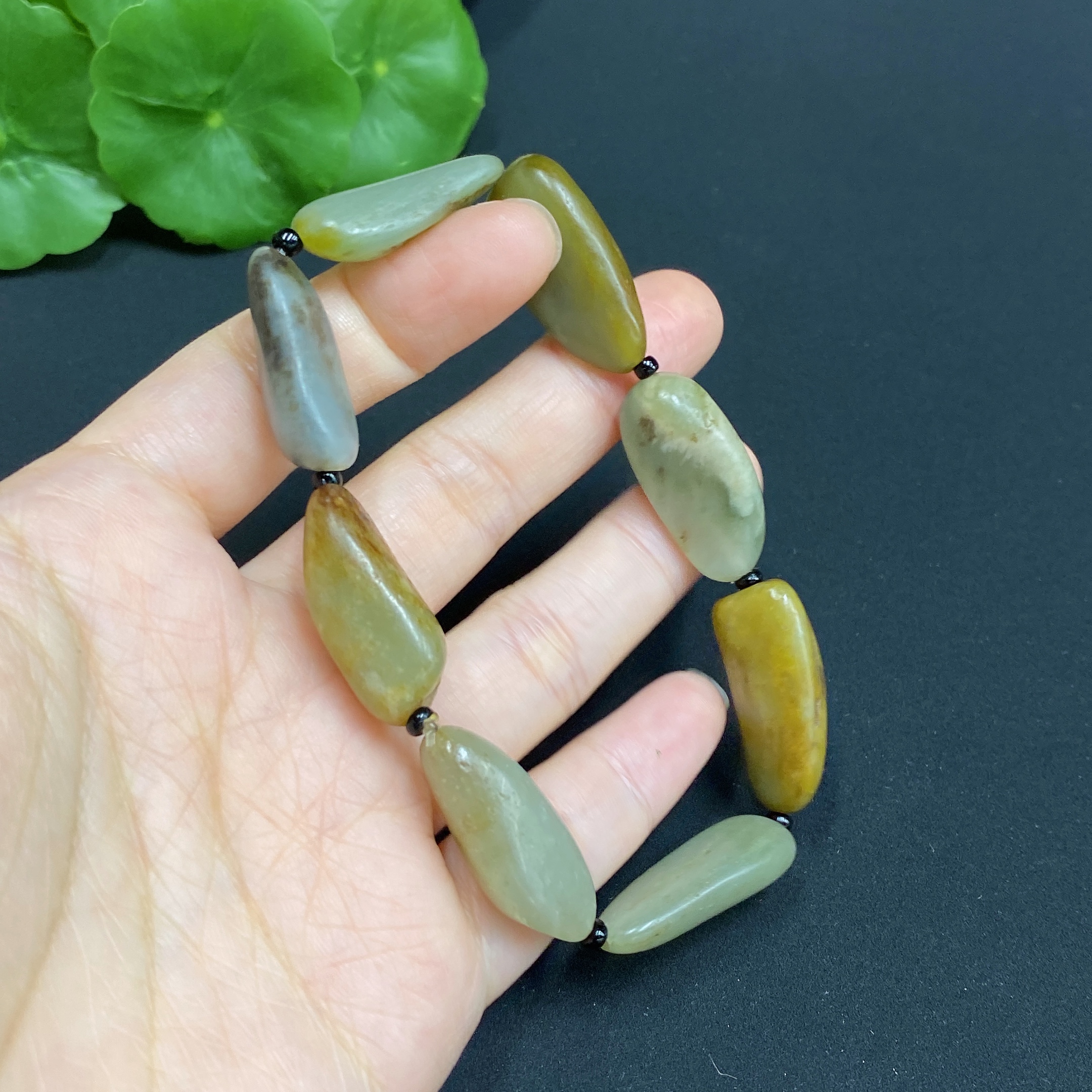 H31601636 Hetian Jade Bracelet  Undetermined Skin Color Origin  Contains Other Mineral Components  Accompanying Beads Not Hetian Jade  Total Weight Approx. 34.6g