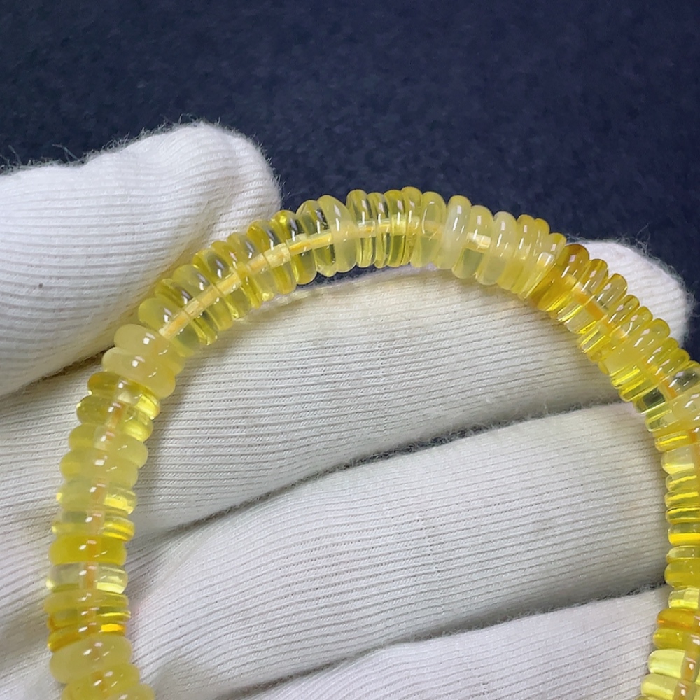 C30508749 Amber and Beeswax Bracelet Total Weight Approx. 7.88g Size About 7.9mm
