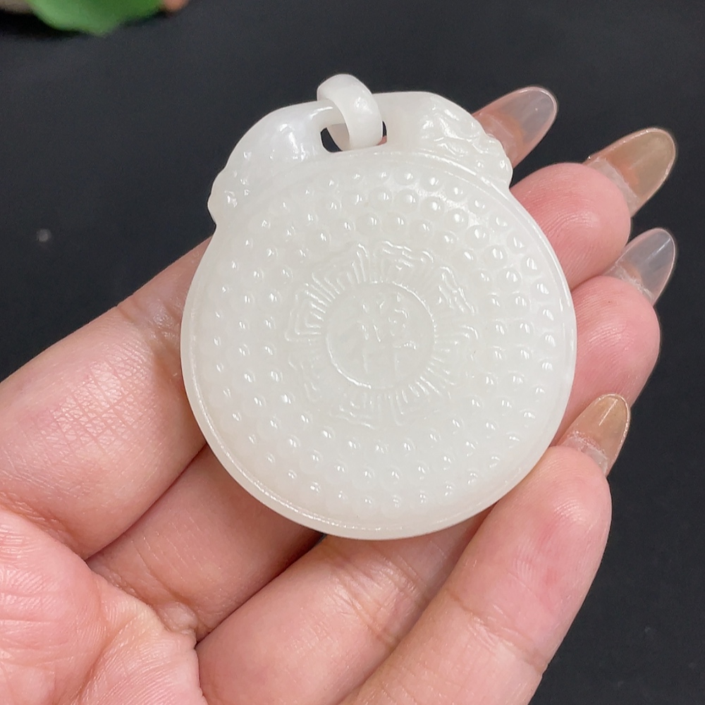 H32737662 Hetian Jade Pendant Guanyin Total Weight About 42.5g