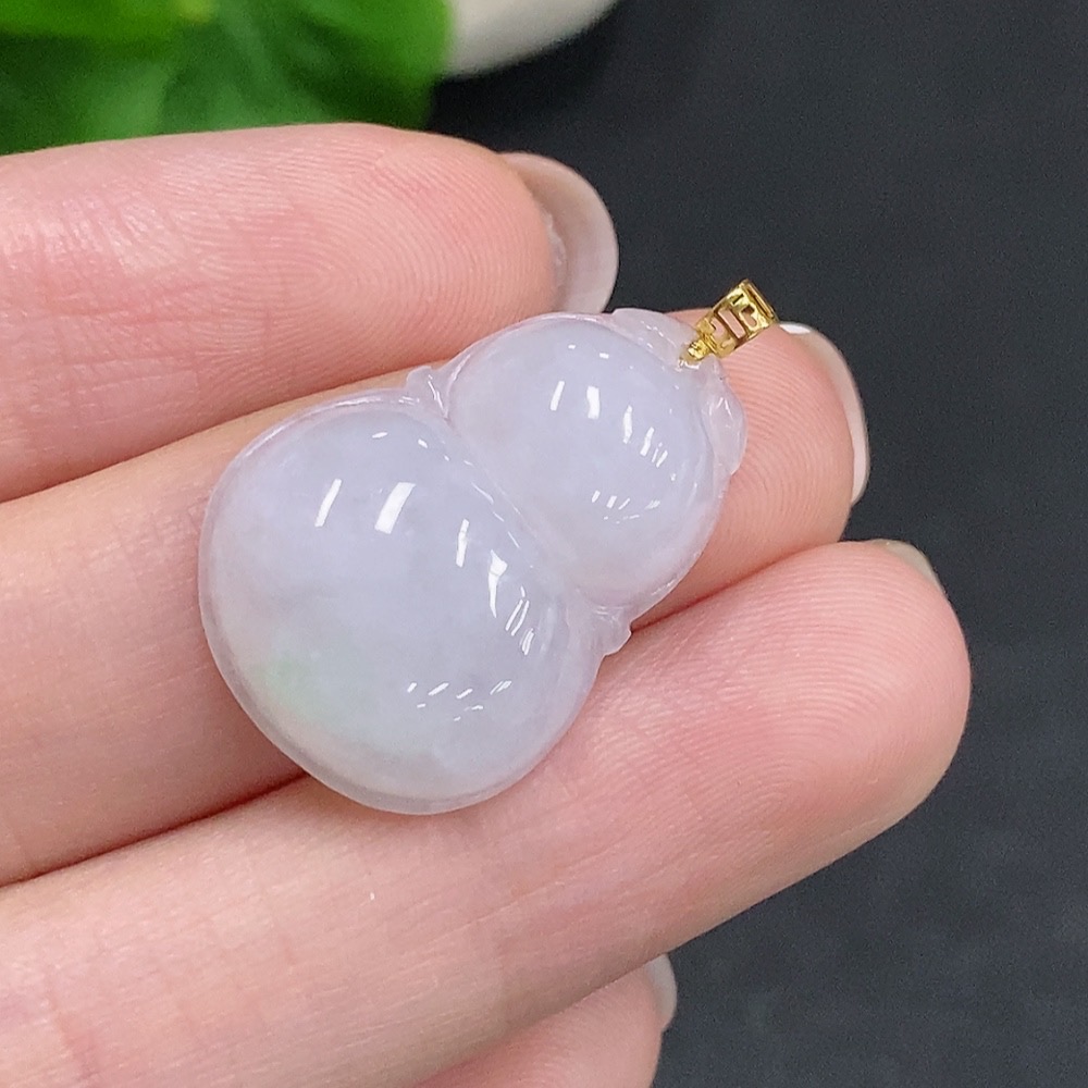 F34035262 Jadeite Gourd Pendant with 18k Gold Clasp, Total Weight Approx. 4g