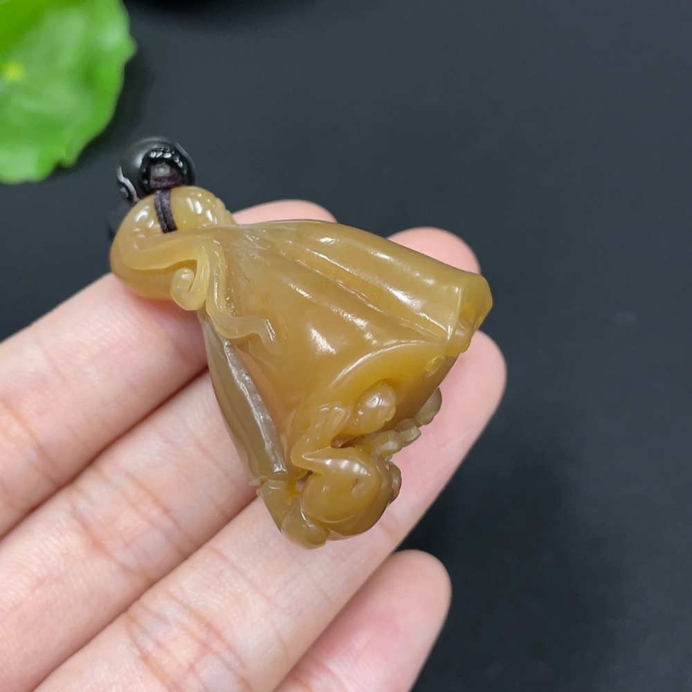 H29389370 Hetian Jade Pendant Lotus Seedpod