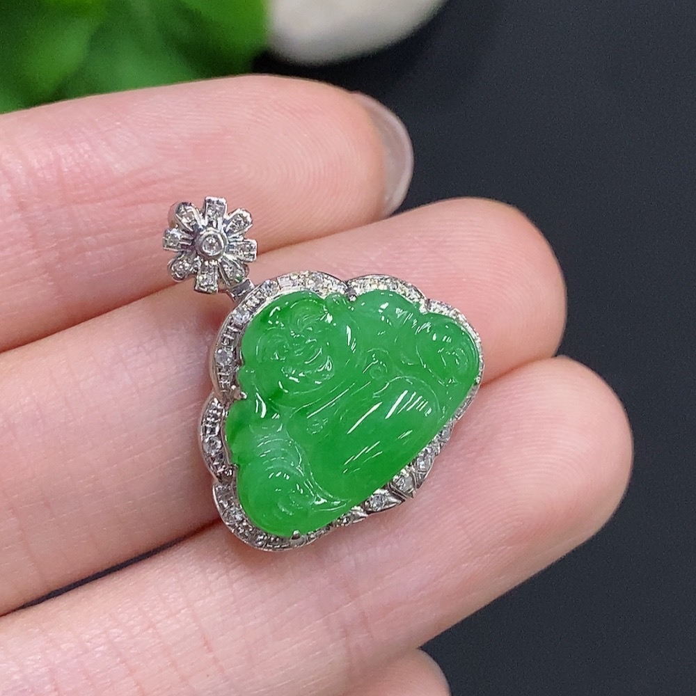 F35124895 Jadeite Buddha Pendant with 18K Gold Setting, Total Weight Approx. 2.7g (Diamond Accented)