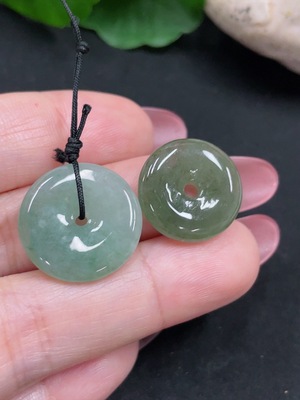 F34012498 Jadeite Peace Knot Pendant