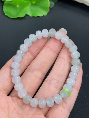 F41949322 翡翠手串  卡7.8mm左右 货品总重约20克