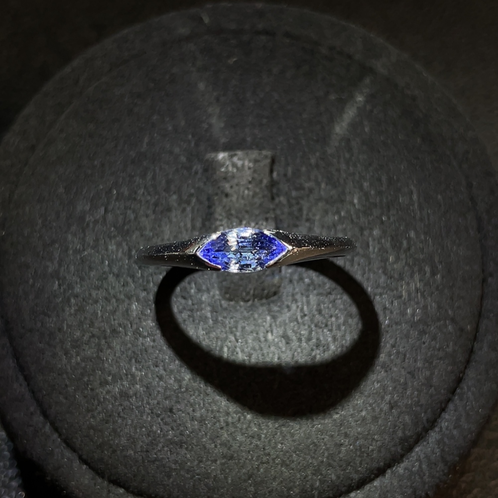 C35154844 18K Blue Sapphire Ring, Total Weight Approx. 3.21g, Size 21