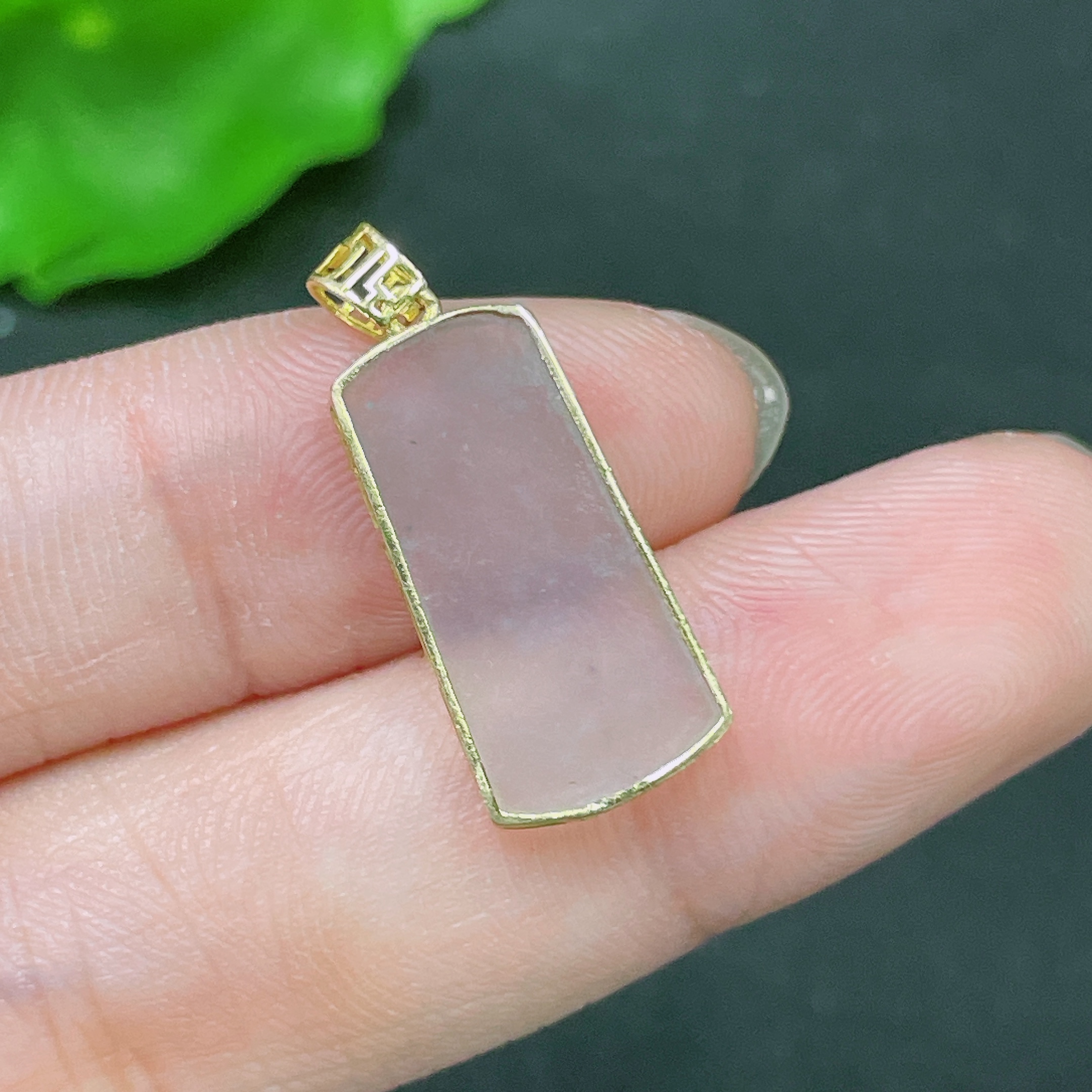 F33894198 Jadeite Pendant with 18K Gold Setting, Total Weight Approx. 1.4g