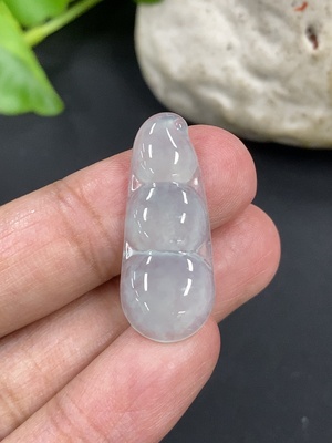 F46596383 翡翠挂件福豆 货品总约重2.18g