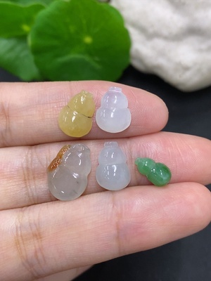 F43163006 翡翠葫芦镶嵌件一手走 货品总重约2.9克（黄色颜色成因未定）
