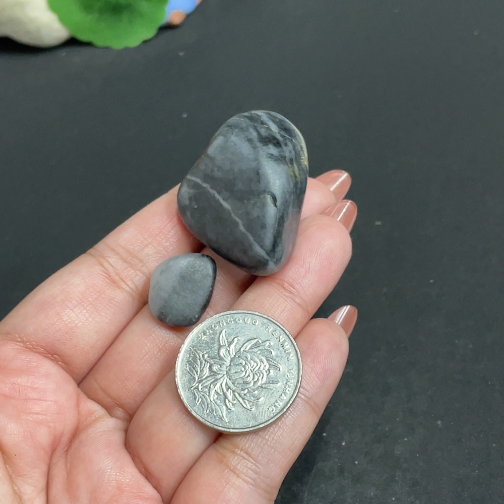 H34010663 Hetian Jade, undetermined origin of the skin color, containing other mineral components, total weight approximately 36.1g