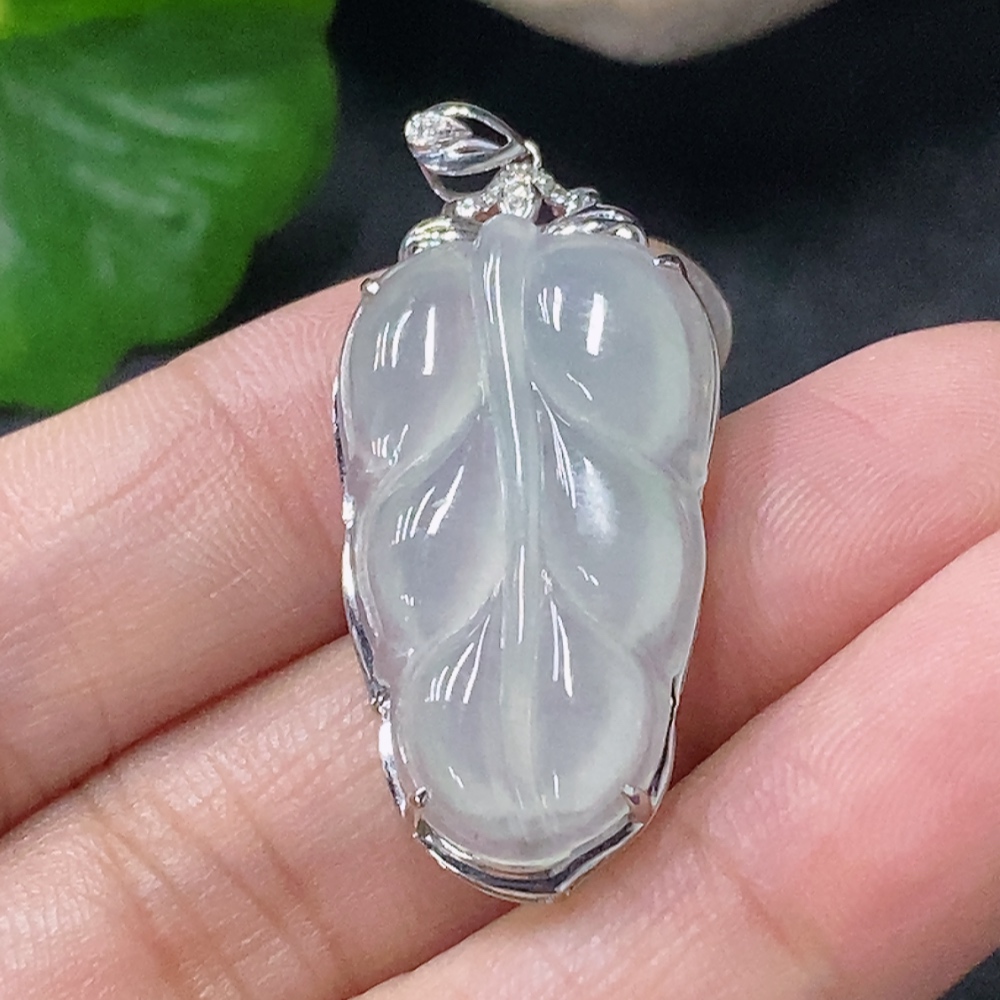F34954515 Jadeite Leaf Pendant with 18k Gold and Diamond Accents, Total Weight Approximately 2.96g