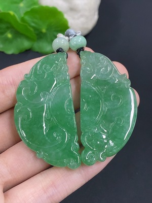 F42955981 翡翠仿古挂件一手走 货品总重量约41.8克（含绳重）大师收藏证