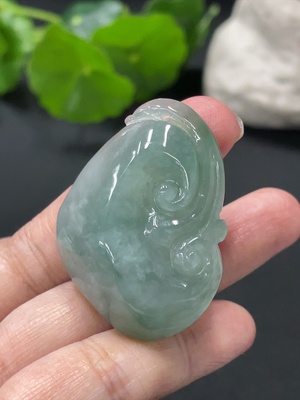 F33837600 翡翠如意挂件   货品总重约17g