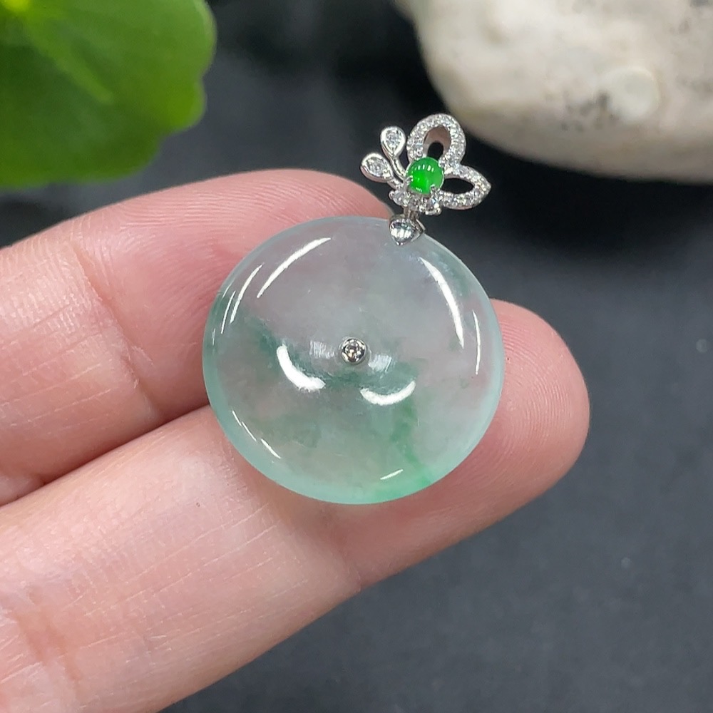 F17853022 JadeitePeace Knot Pendant with 18K Gold, Total Weight Approximately 3.2g