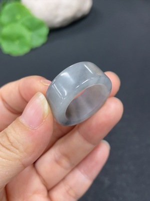 H42954300 和田玉扳指 圈口21  货品总重约8.4g
