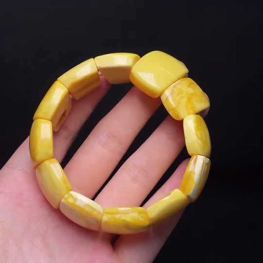 C33934478 Amber Beeswax Bracelet Total Weight Approx. 32.6g