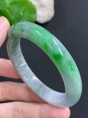 F46555282 翡翠正圈手镯 货品总重量约50.6克 圈口54
