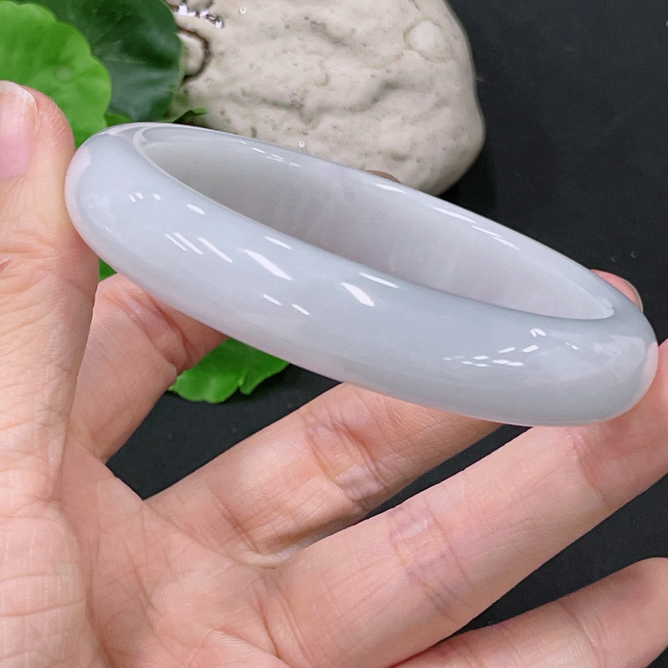 F33919949 Jadeite Round Bangle, Total Weight Approx. 61.29g, Size 59.7