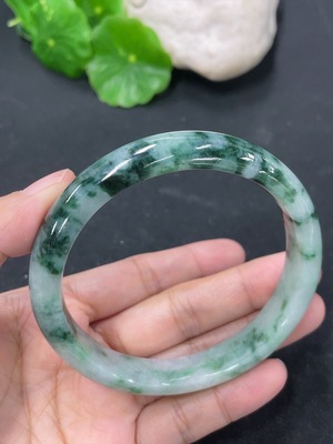 F46551249 翡翠正圈手镯 圈口58.8mm 货品总约重48.36g 含其他矿物质成分