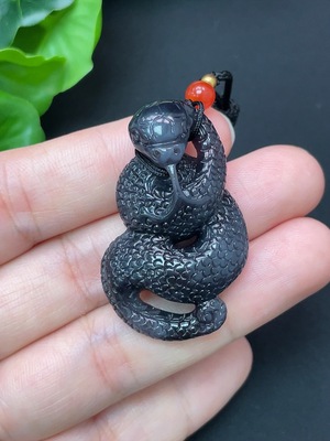H46526780 和田玉灵蛇挂件 非金 总重约15.01g 含绳