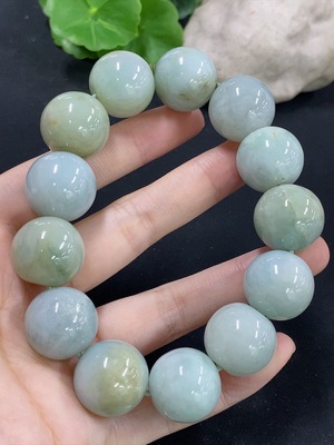 F46601276 翡翠手串 卡18.5mm左右  货品总重约143.24g