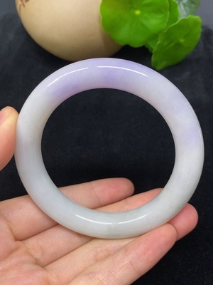 F45335903 翡翠圆条手镯 总重约60.90g 圈口54.1