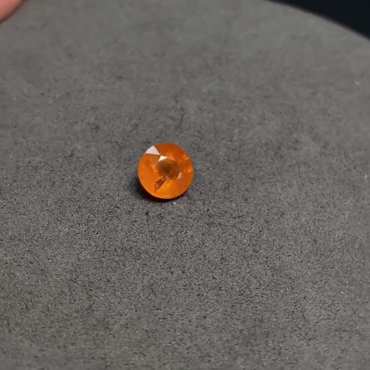 C34066112 Garnet loose stone total weight approximately 3.40 carats