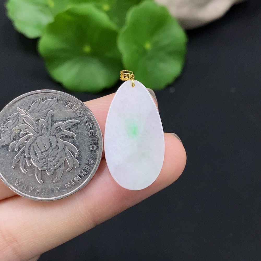 F28254421 Jadeite Pendant with 18K Gold Clasp Total Weight Approx. 1.65g