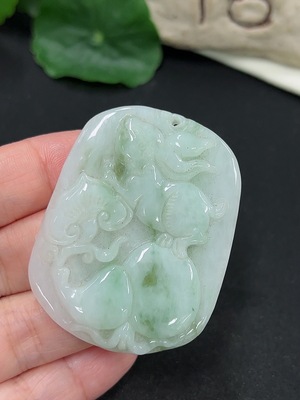 F42958402 翡翠生肖兔挂件 货品总重约22.05g
