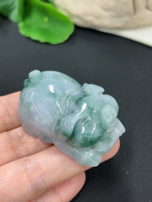 F46585195 翡翠生肖猪摆件 货品总重约64.96g