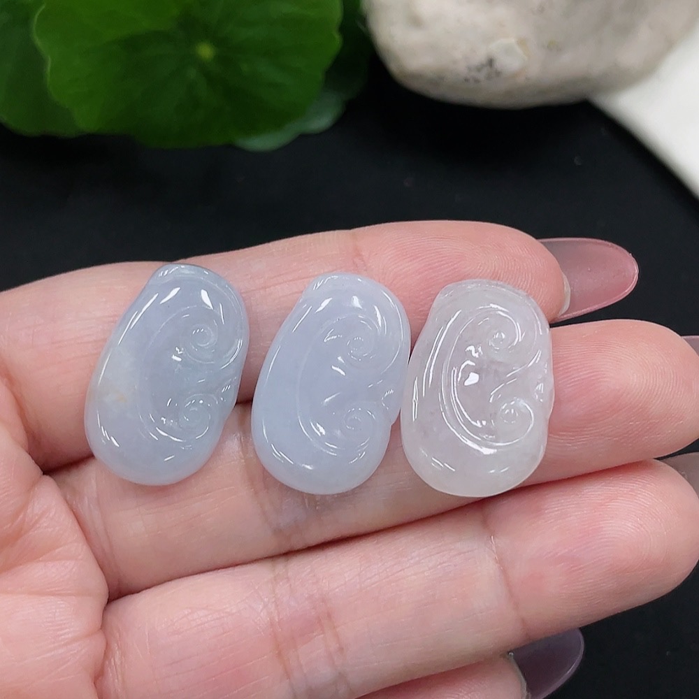 F34982632 Jadeite Ruyi Pendant Sell as a Lot