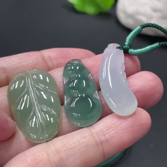 F33876184 Jadeite Pendant Leaf Fudu Fugu a